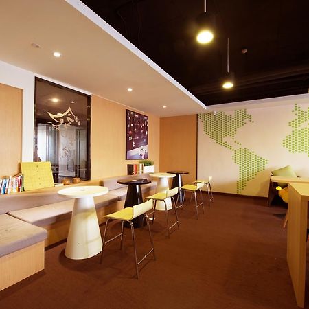 IU Hotel Ruoyang Yiyang Wenhua Road Bagian luar foto